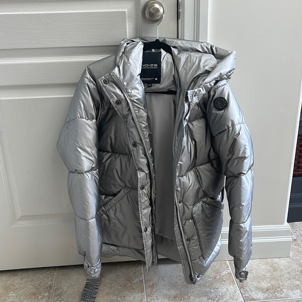 NOIZE Silver Puffer Jacket - Size Small
